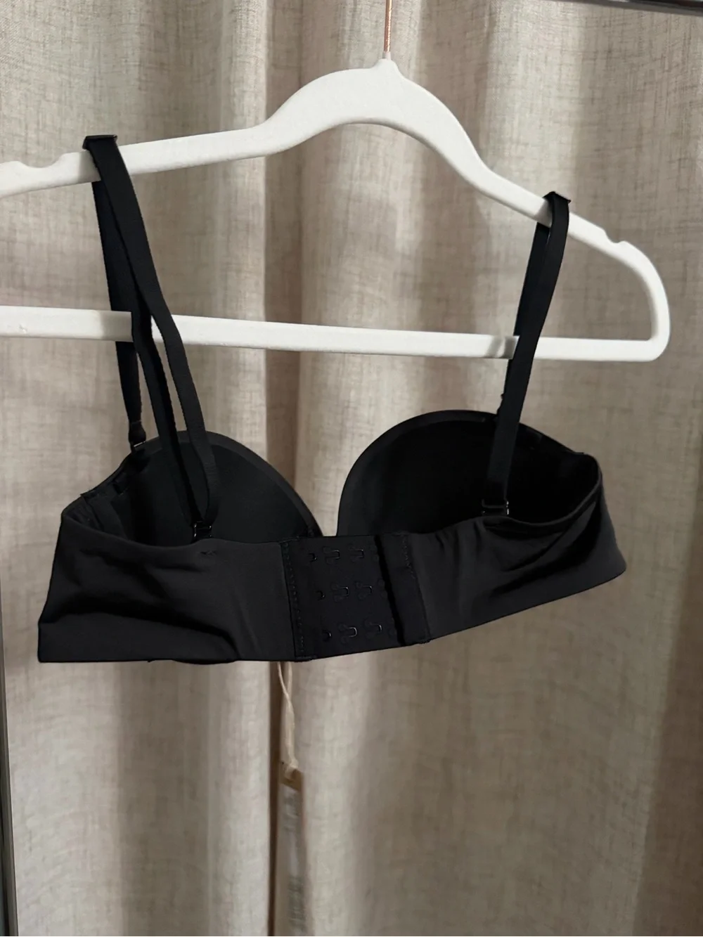 SKIMS Black ultimate pushup strapless Plunge T-Shirt Bra - Picture 6 of 6
